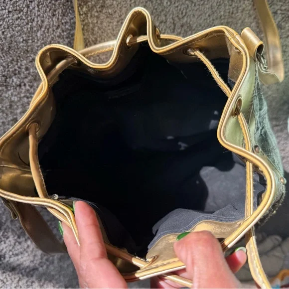 Château Vintage Leather Bucket Bag Lion Medallion - Picture 9 of 17